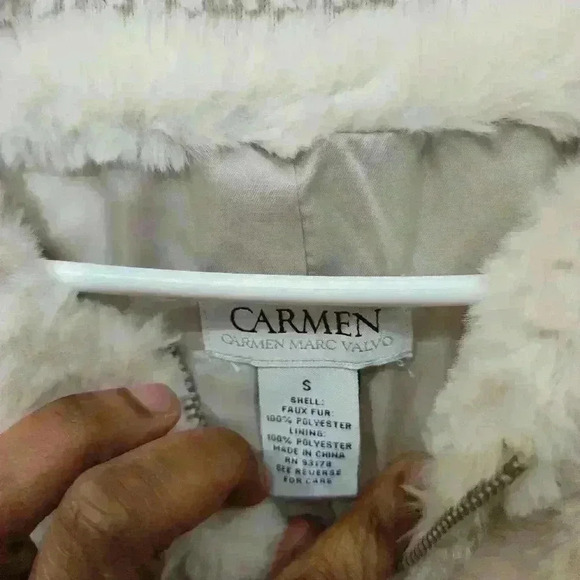 236. Carmen Carmen marc valvo faux fur tiered ribbed Size small retailed $300 - Picture 5 of 5
